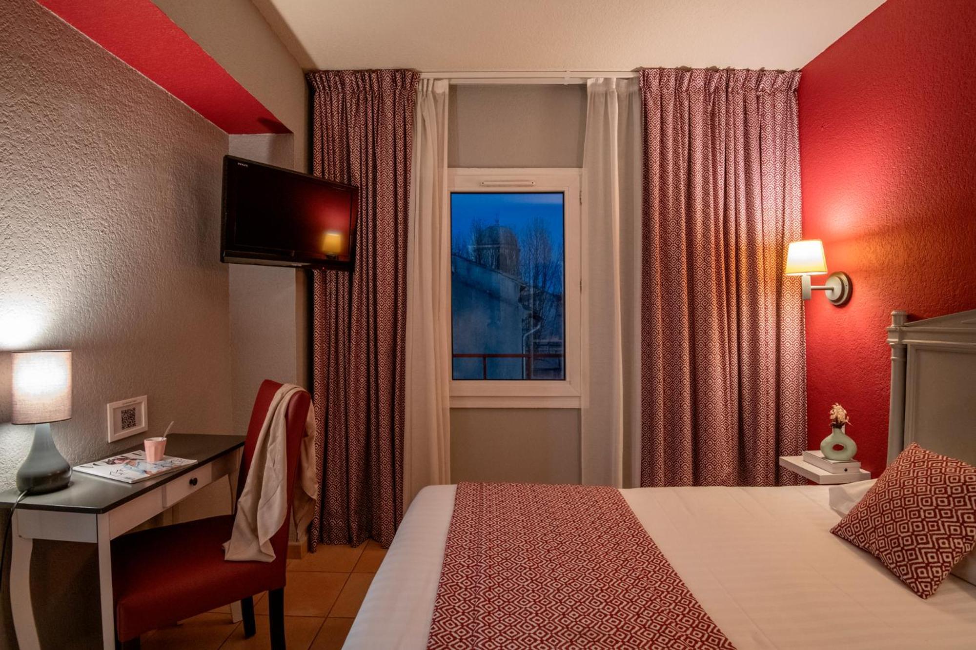 Hotel Du Forum Carpentras Buitenkant foto